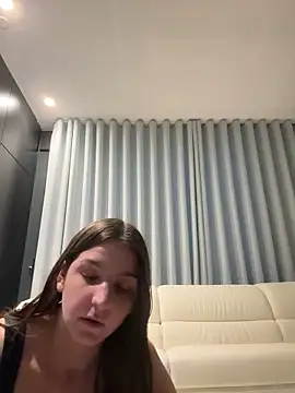DoriDeluxe66 online show from February 12, 2025, 9:01 pm