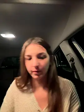 Snapshot of DoriDeluxe66 chatting on October 28, 2025, 9:25 pm DoriDeluxe66 online show from October 28, 2025, 9:25 pm