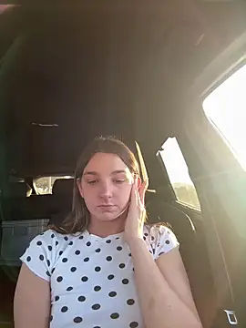 Snapshot of DoriDeluxe66 chatting on September 18, 2025, 6:27 am DoriDeluxe66 online show from September 18, 2025, 6:27 am