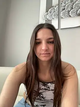 DoriDeluxe66 online show from March 12, 2025, 2:23 pm