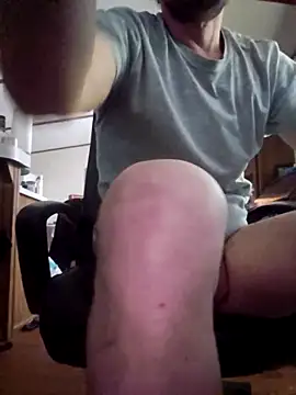 Snapshot of chosen923 chatting on February 3, 2026, 6:57 pm chosen923 online show from February 3, 2026, 6:57 pm