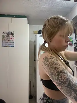 Snapshot of carolina16love chatting on February 22, 2026, 8:21 pm carolina16love online show from February 22, 2026, 8:21 pm