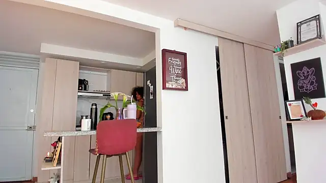 Snapshot of karlye_5 chatting on March 20, 2025, 5:04 pm karlye 5 online show from March 20, 2025, 5:04 pm