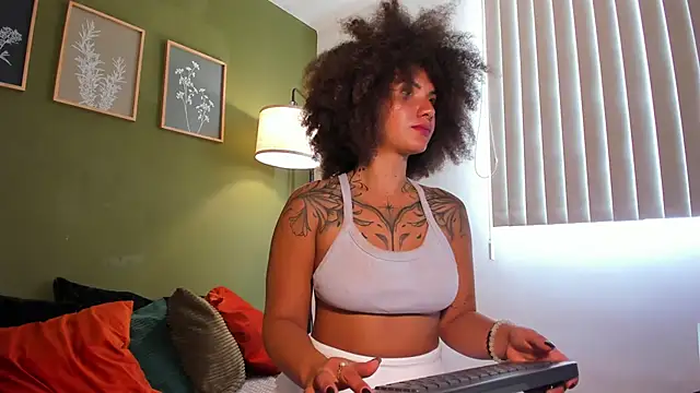 karlye 5 online show from November 12, 2025, 5:06 pm