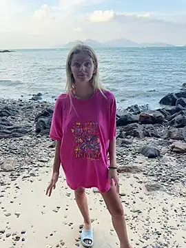 Snapshot of neighbours_love chatting on January 9, 2026, 10:33 am neighbours love online show from January 9, 2026, 10:33 am