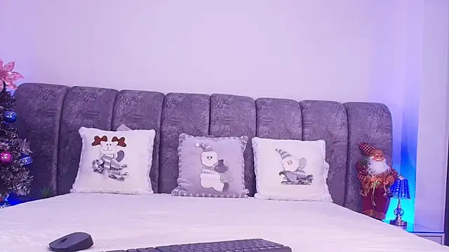 naia blessed online show from December 14, 2025, 7:08 pm