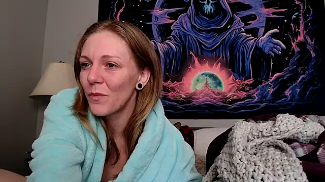 Snapshot of coryandthepeach chatting on February 17, 2025, 3:55 pm coryandthepeach online show from February 17, 2025, 3:55 pm