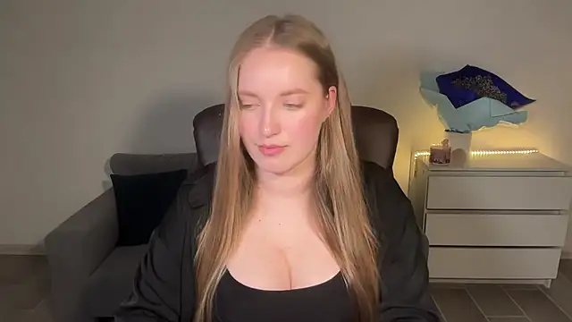 Snapshot of EvaMaddison chatting on June 29, 2026, 9:03 pm EvaMaddison online show from June 29, 2026, 9:03 pm