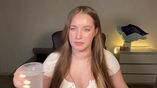 Snapshot of EvaMaddison chatting on June 26, 2026, 8:58 pm EvaMaddison online show from June 26, 2026, 8:58 pm