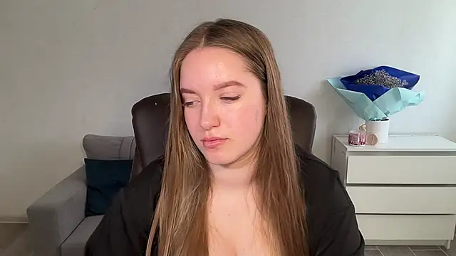 EvaMaddison online show from May 19, 2026, 6:31 am