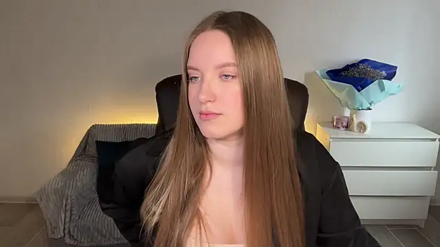 EvaMaddison online show from April 5, 2026, 5:03 am