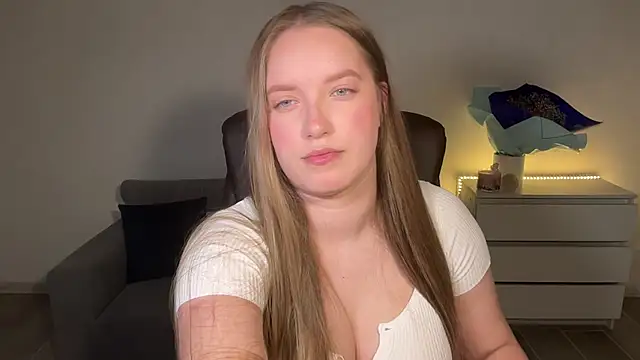 Snapshot of EvaMaddison chatting on July 11, 2026, 9:26 pm EvaMaddison online show from July 11, 2026, 9:26 pm