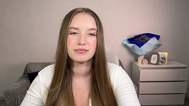 EvaMaddison online show from October 8, 2025, 8:09 pm