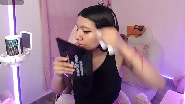 Snapshot of Nami_usagi chatting on October 21, 2025, 12:37 pm Nami usagi online show from October 21, 2025, 12:37 pm