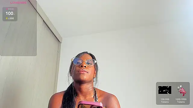 Snapshot of caroline_tovar chatting on September 22, 2025, 6:58 pm caroline tovar online show from September 22, 2025, 6:58 pm