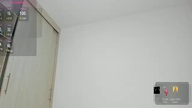 Snapshot of caroline_tovar chatting on October 1, 2025, 1:22 am caroline tovar online show from October 1, 2025, 1:22 am