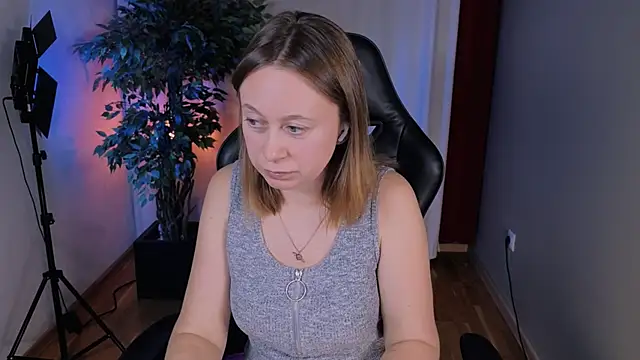 BrookeEvans online show from October 8, 2025, 8:53 pm