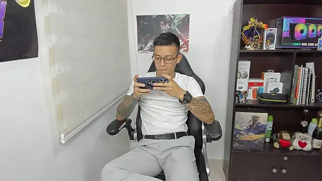 SIXXTOLOVE18 online show from March 8, 2025, 1:39 am