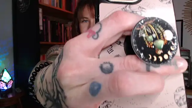 Luna Ink online show from January 18, 2025, 9:34 pm