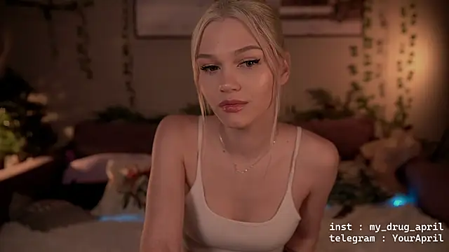 Snapshot of MyApril chatting on December 19, 2024, 1:18 am MyApril online show from December 19, 2024, 1:18 am