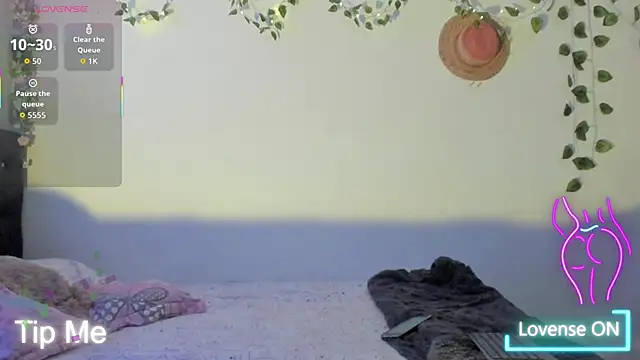 bonie lov online show from April 7, 2026, 1:40 am