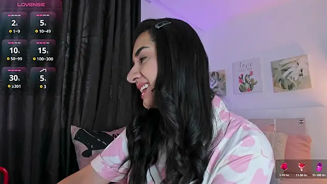 annadu011 online show from November 21, 2025, 1:43 pm