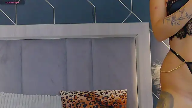 EmyLaveau online show from October 14, 2025, 5:41 am