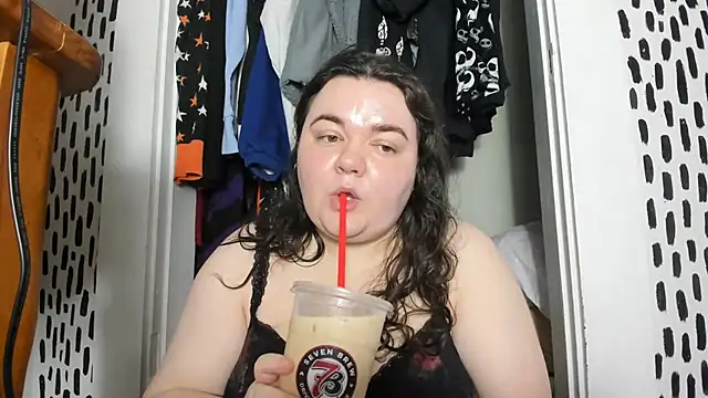 CamilaLynnAdams online show from April 18, 2026, 5:21 am