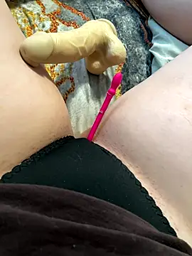 Snapshot of katcclovea chatting on October 18, 2025, 5:09 am katcclovea online show from October 18, 2025, 5:09 am