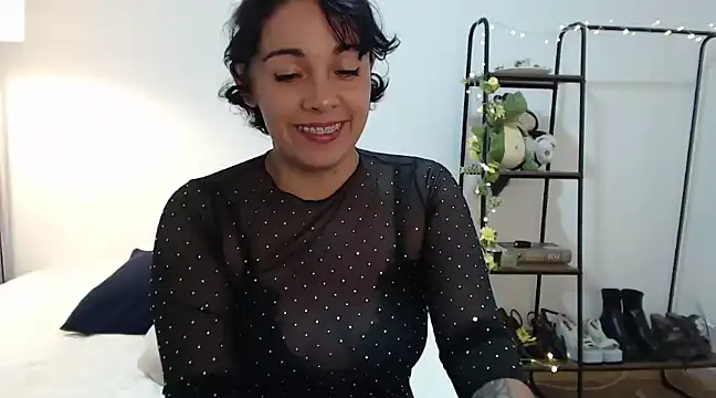 camii 7 online show from January 12, 2025, 3:28 am