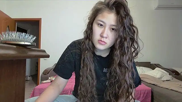 Snapshot of Riz_girl chatting on October 11, 2025, 12:17 pm Riz girl online show from October 11, 2025, 12:17 pm