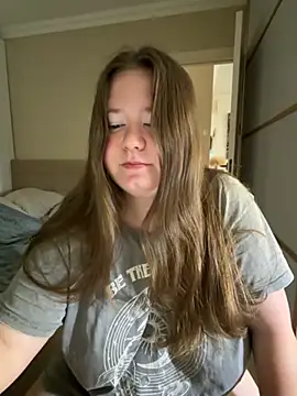 Snapshot of remirann_ chatting on October 21, 2025, 5:40 am remirann  online show from October 21, 2025, 5:40 am