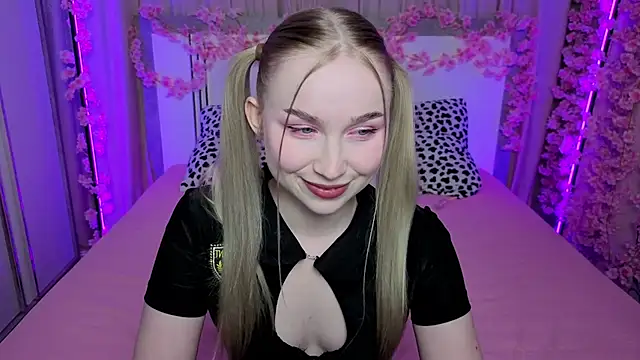 LilyStarlight online show from April 17, 2026, 3:42 am