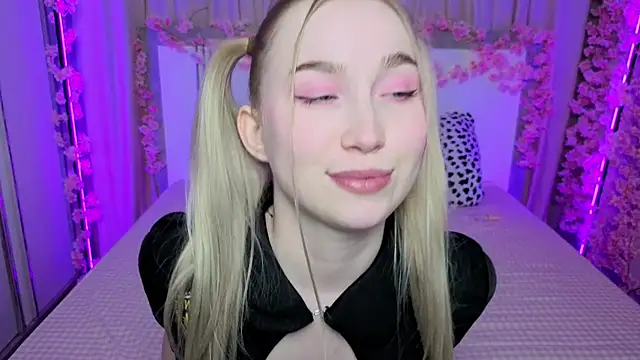 LilyStarlight online show from April 6, 2026, 4:46 am