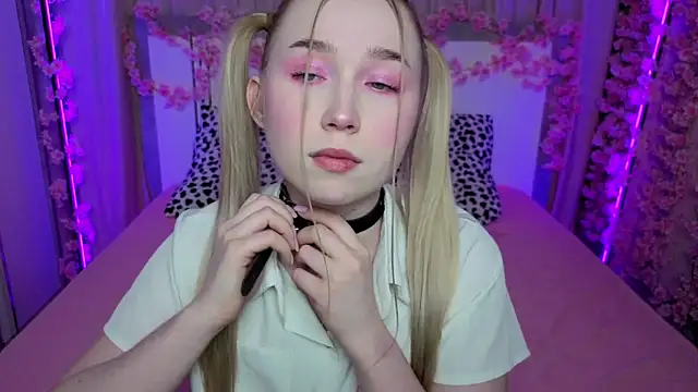 LilyStarlight online show from April 14, 2026, 3:44 am