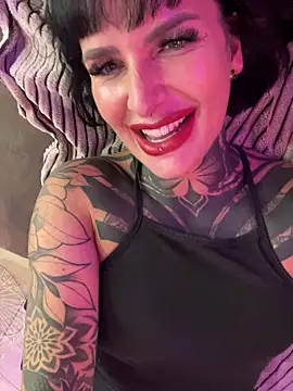 Snapshot of InkedBiitch chatting on October 16, 2025, 2:47 pm InkedBiitch online show from October 16, 2025, 2:47 pm