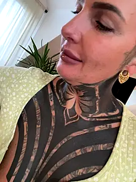 Snapshot of InkedBiitch chatting on October 25, 2025, 7:40 am InkedBiitch online show from October 25, 2025, 7:40 am