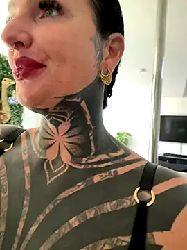 Snapshot of InkedBiitch chatting on October 9, 2025, 7:31 am InkedBiitch online show from October 9, 2025, 7:31 am