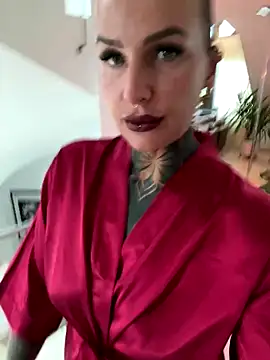 Snapshot of InkedBiitch chatting on October 28, 2025, 12:37 pm InkedBiitch online show from October 28, 2025, 12:37 pm