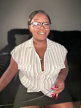 NikkiNoelanii online show from May 19, 2026, 1:18 pm
