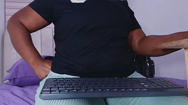  ebony-queen  online show from February 10, 2026, 3:05 am