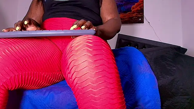 Snapshot of _ebony-queen_ chatting on October 7, 2025, 11:55 am  ebony-queen  online show from October 7, 2025, 11:55 am