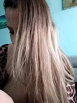 Snapshot of Emma96_hot chatting on February 12, 2025, 11:18 am Emma96 hot online show from February 12, 2025, 11:18 am