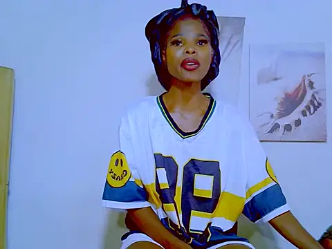 MissParis26 online show from February 21, 2025, 1:00 pm
