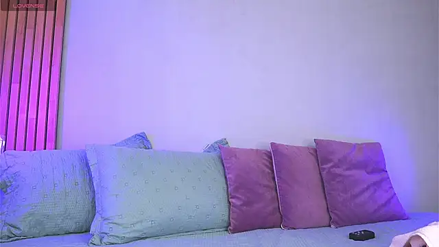 mia-reeves online show from November 5, 2025, 6:11 pm