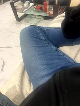 Snapshot of Cezar993 chatting on January 8, 2026, 9:54 pm Cezar993 online show from January 8, 2026, 9:54 pm