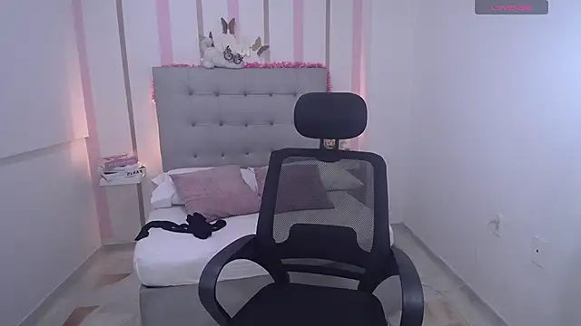 Anthonela love  online show from December 4, 2025, 12:04 pm