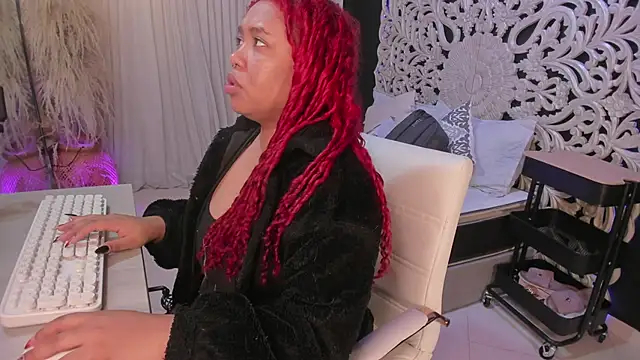 Snapshot of pamela_doll3 chatting on October 14, 2025, 4:13 am pamela doll3 online show from October 14, 2025, 4:13 am