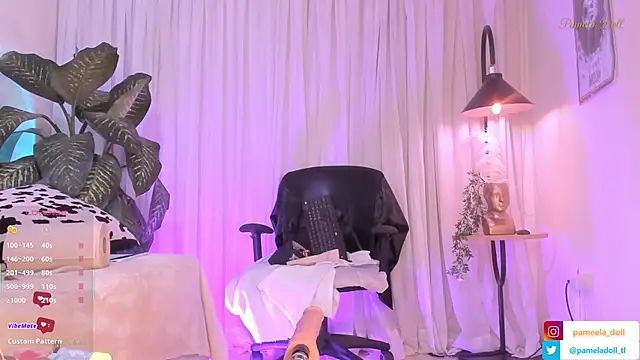 Snapshot of pamela_doll3 chatting on March 3, 2025, 4:43 am pamela doll3 online show from March 3, 2025, 4:43 am