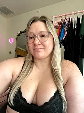 PiggyRose online show from September 28, 2025, 7:10 pm